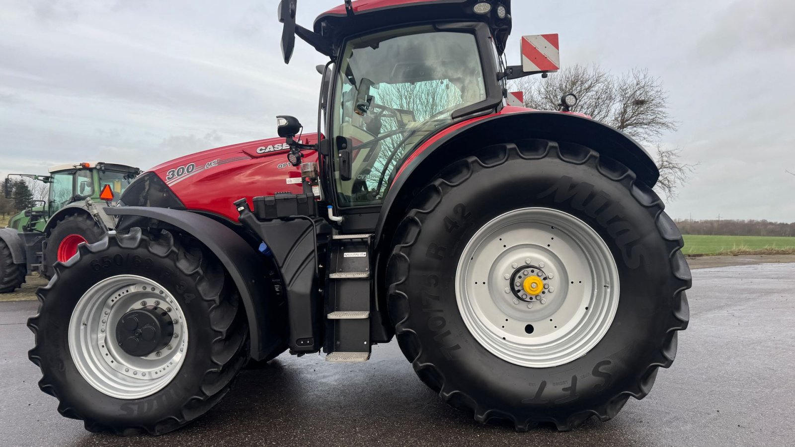 Traktor of the type Case IH OPTUM 300 CVX AFS CONNECT KUN 1200 TIMER OG MED DET NYE MODEL FØREHUS!, Gebrauchtmaschine in Nørager (Picture 4)
