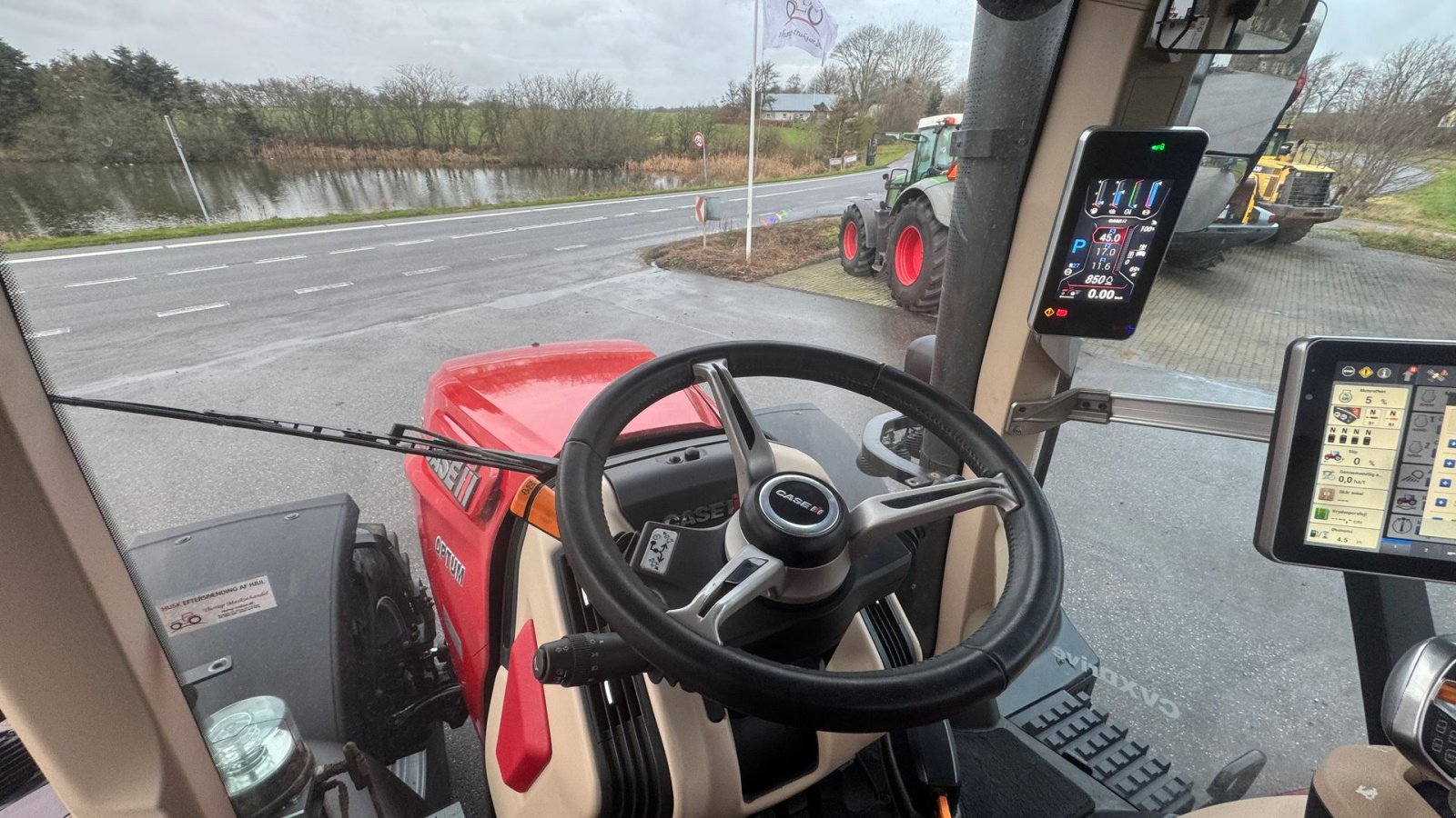 Traktor of the type Case IH OPTUM 300 CVX AFS CONNECT KUN 1200 TIMER OG MED DET NYE MODEL FØREHUS!, Gebrauchtmaschine in Nørager (Picture 22)