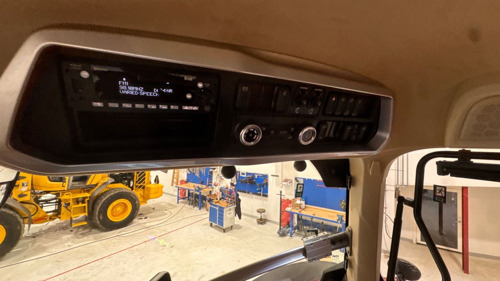 Traktor van het type Case IH OPTUM 300 CVX AFS CONNECT KUN 1500 TIMER! MED DET NYE MODEL FØREHUS!, Gebrauchtmaschine in Nørager (Foto 22)