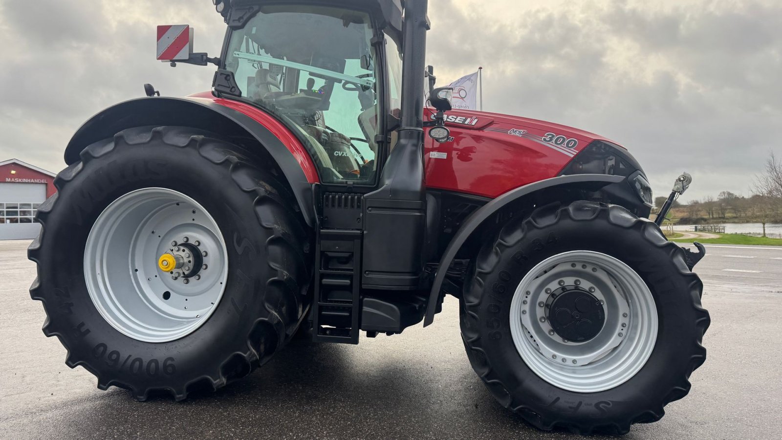 Traktor van het type Case IH OPTUM 300 CVX AFS CONNECT KUN 2600 TIMER OG MED DET NYE MODEL FØREHUS!, Gebrauchtmaschine in Nørager (Foto 11)