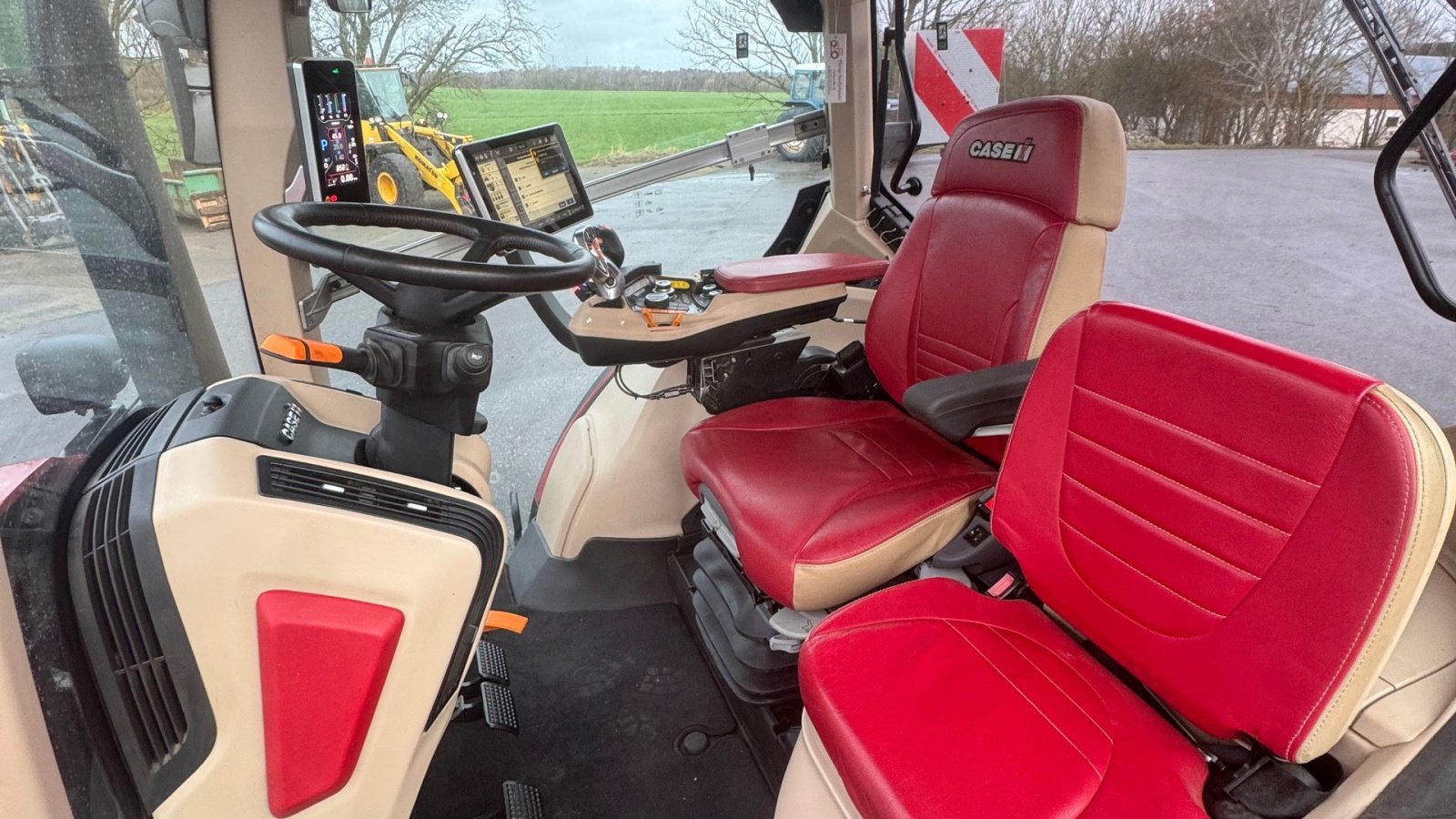 Traktor van het type Case IH OPTUM 300 CVX AFS CONNECT KUN 2600 TIMER OG MED DET NYE MODEL FØREHUS!, Gebrauchtmaschine in Nørager (Foto 18)