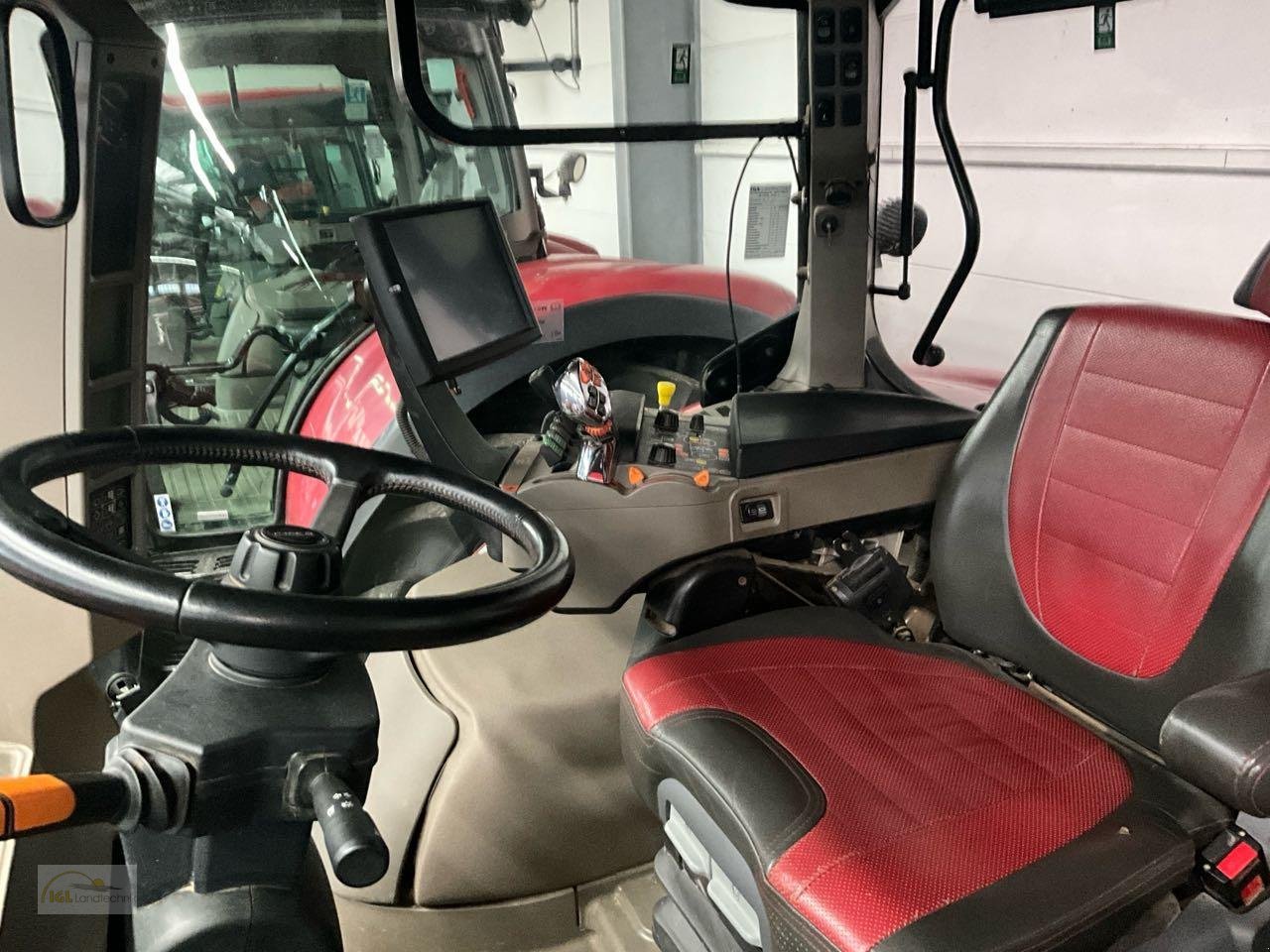 Traktor of the type Case IH OPTUM 300 CVX St5, Gebrauchtmaschine in Pfreimd (Picture 5)