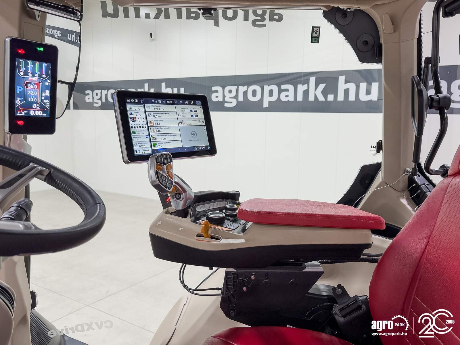 Traktor des Typs Case IH Optum 300 CVX, Gebrauchtmaschine in Csengele (Bild 12)