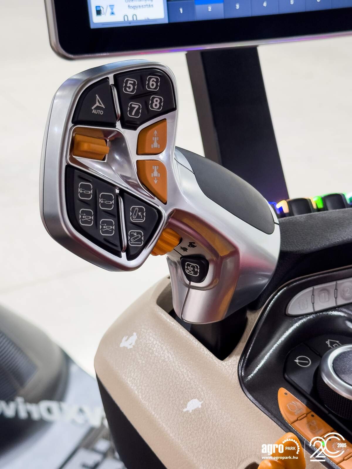 Traktor des Typs Case IH Optum 300 CVX, Gebrauchtmaschine in Csengele (Bild 13)