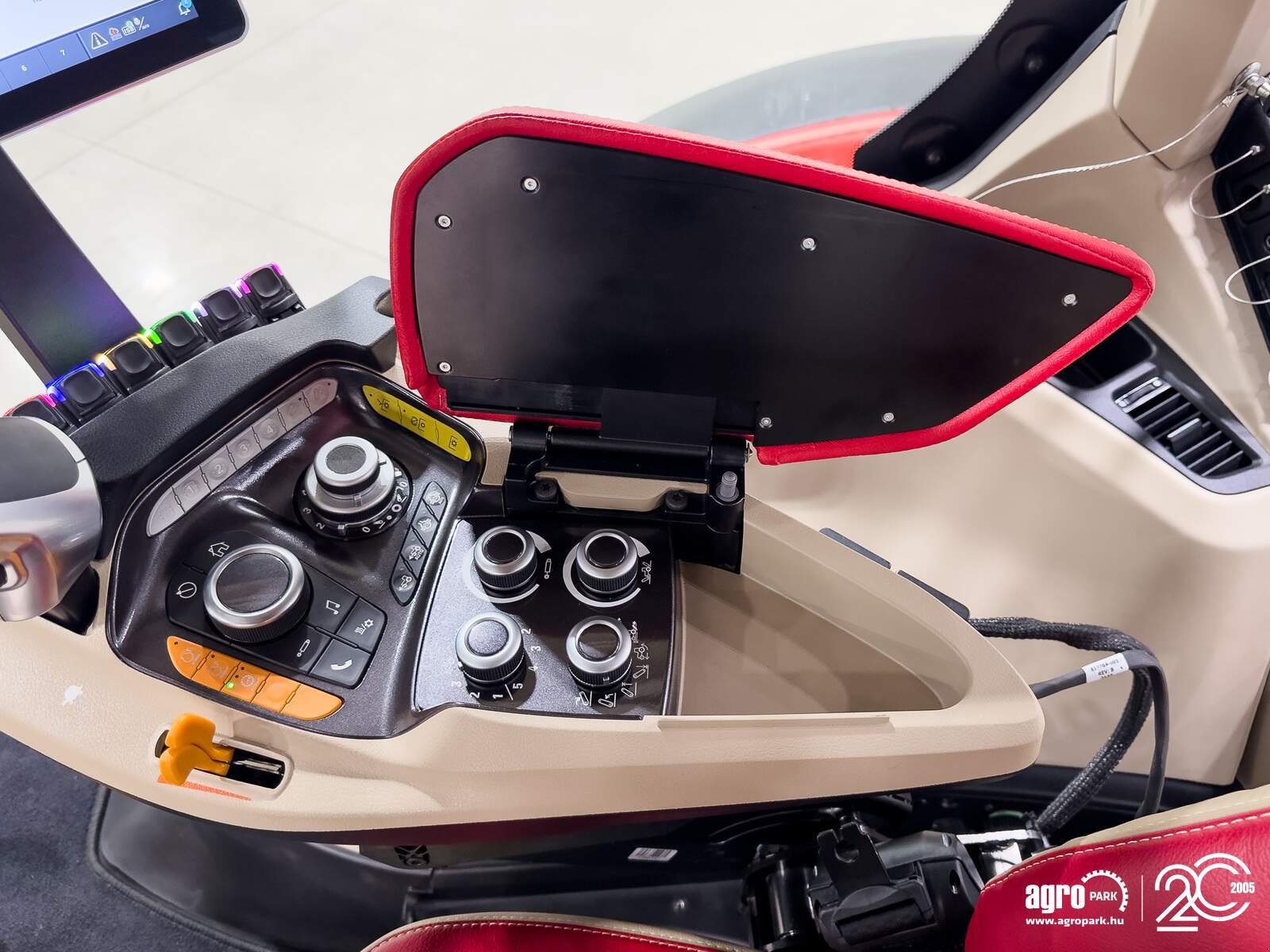 Traktor des Typs Case IH Optum 300 CVX, Gebrauchtmaschine in Csengele (Bild 15)