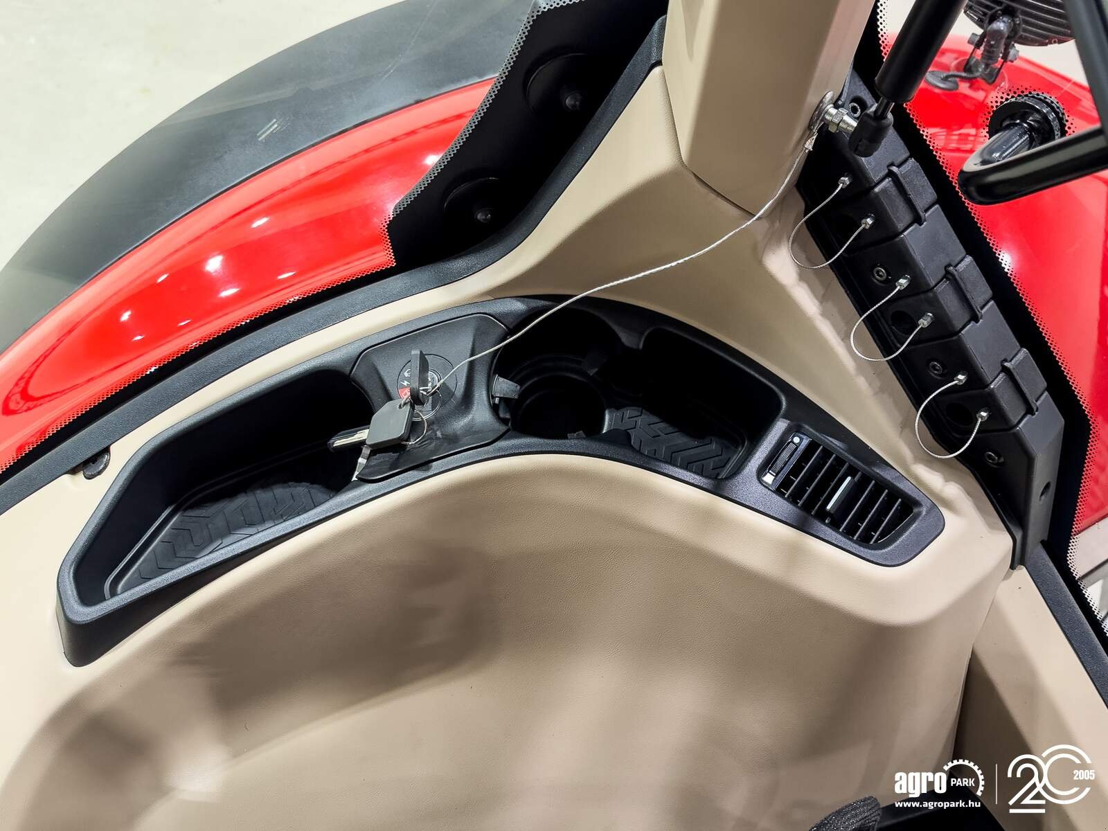 Traktor des Typs Case IH Optum 300 CVX, Gebrauchtmaschine in Csengele (Bild 24)