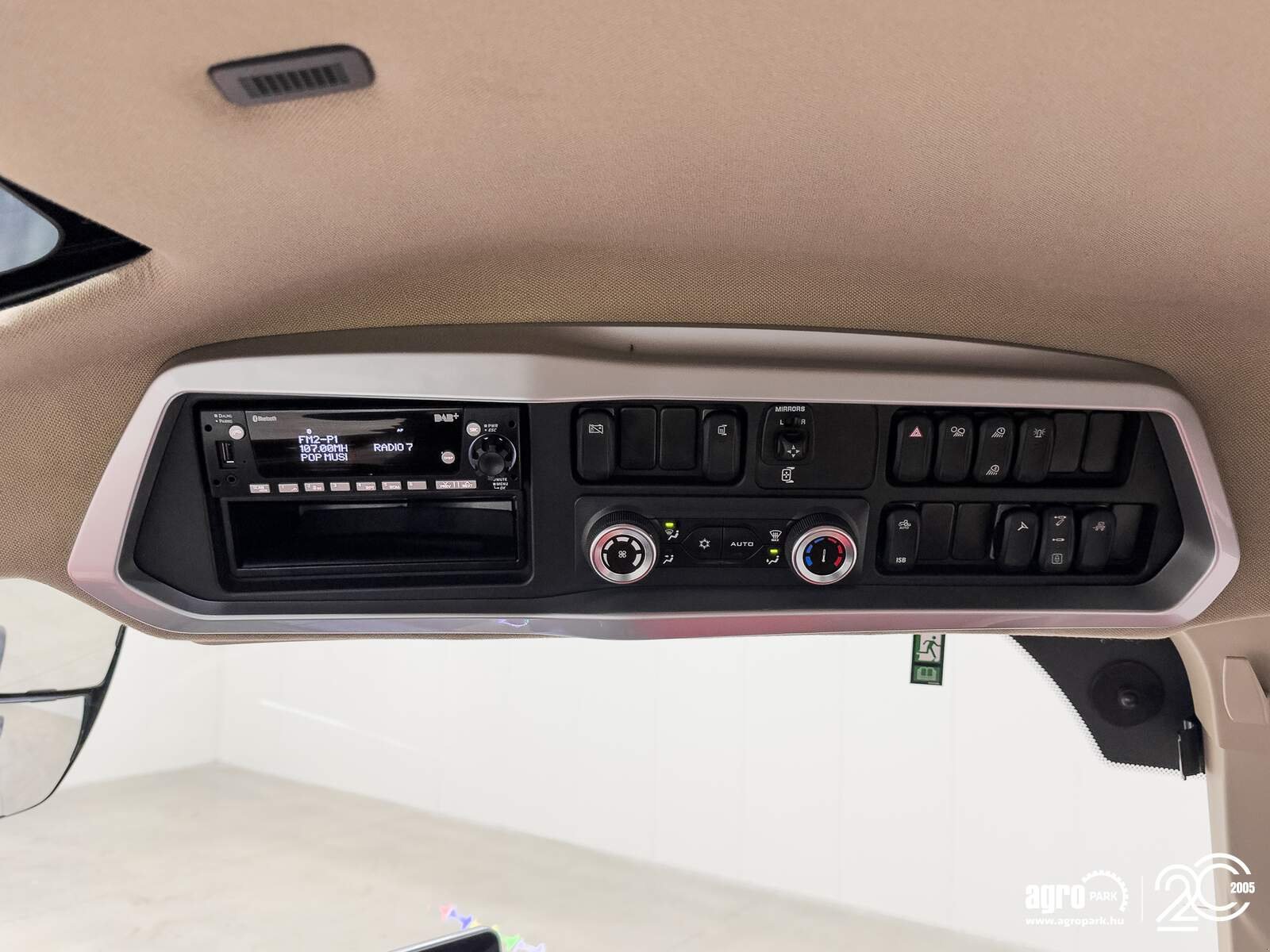 Traktor des Typs Case IH Optum 300 CVX, Gebrauchtmaschine in Csengele (Bild 27)