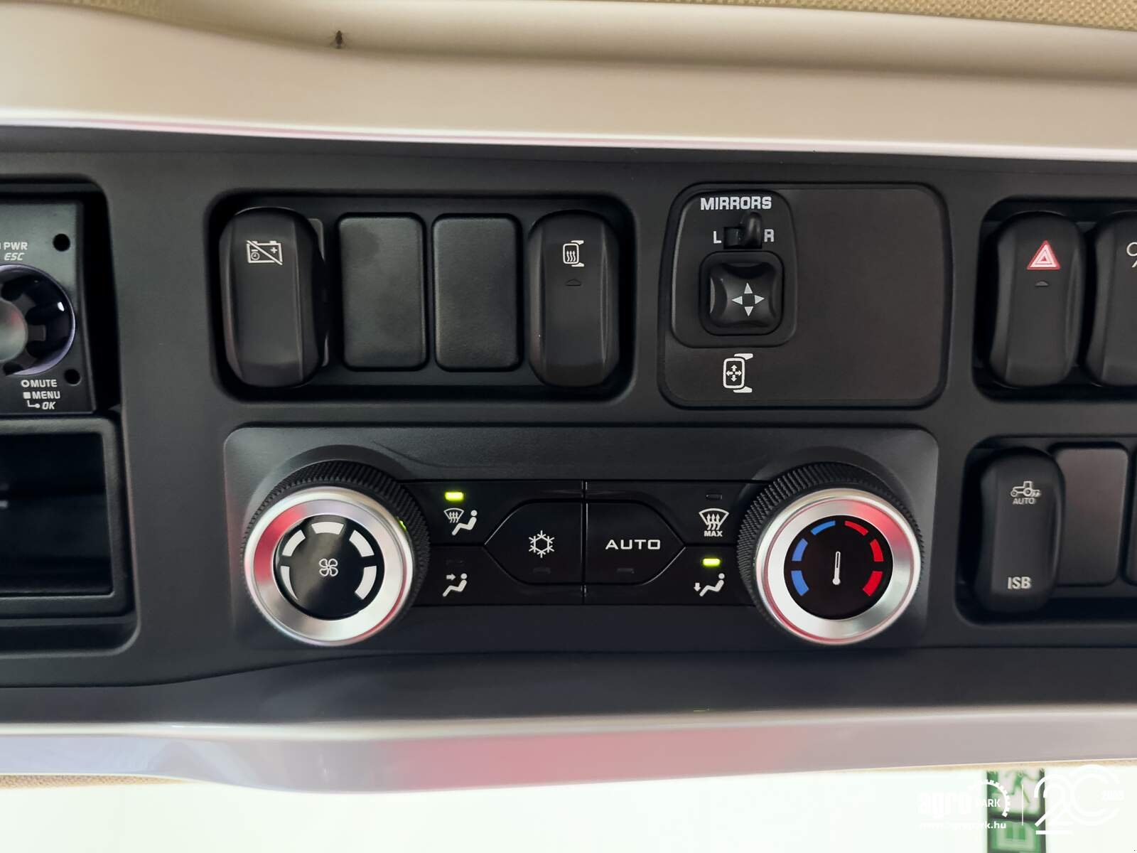 Traktor des Typs Case IH Optum 300 CVX, Gebrauchtmaschine in Csengele (Bild 29)