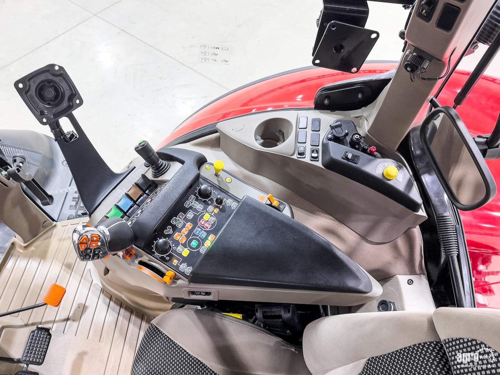 Traktor van het type Case IH Optum 300 CVX, Gebrauchtmaschine in Csengele (Foto 9)