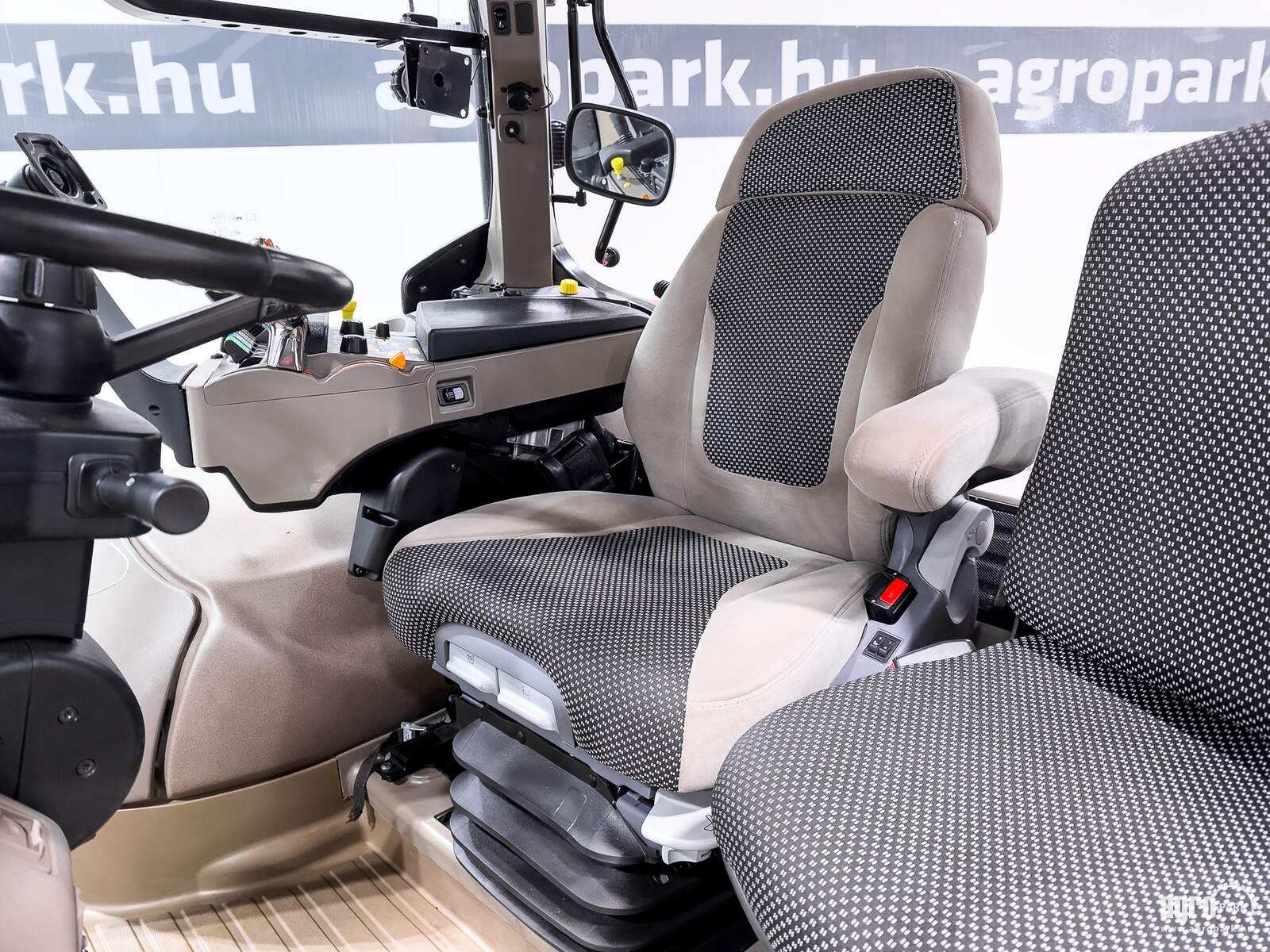 Traktor van het type Case IH Optum 300 CVX, Gebrauchtmaschine in Csengele (Foto 11)