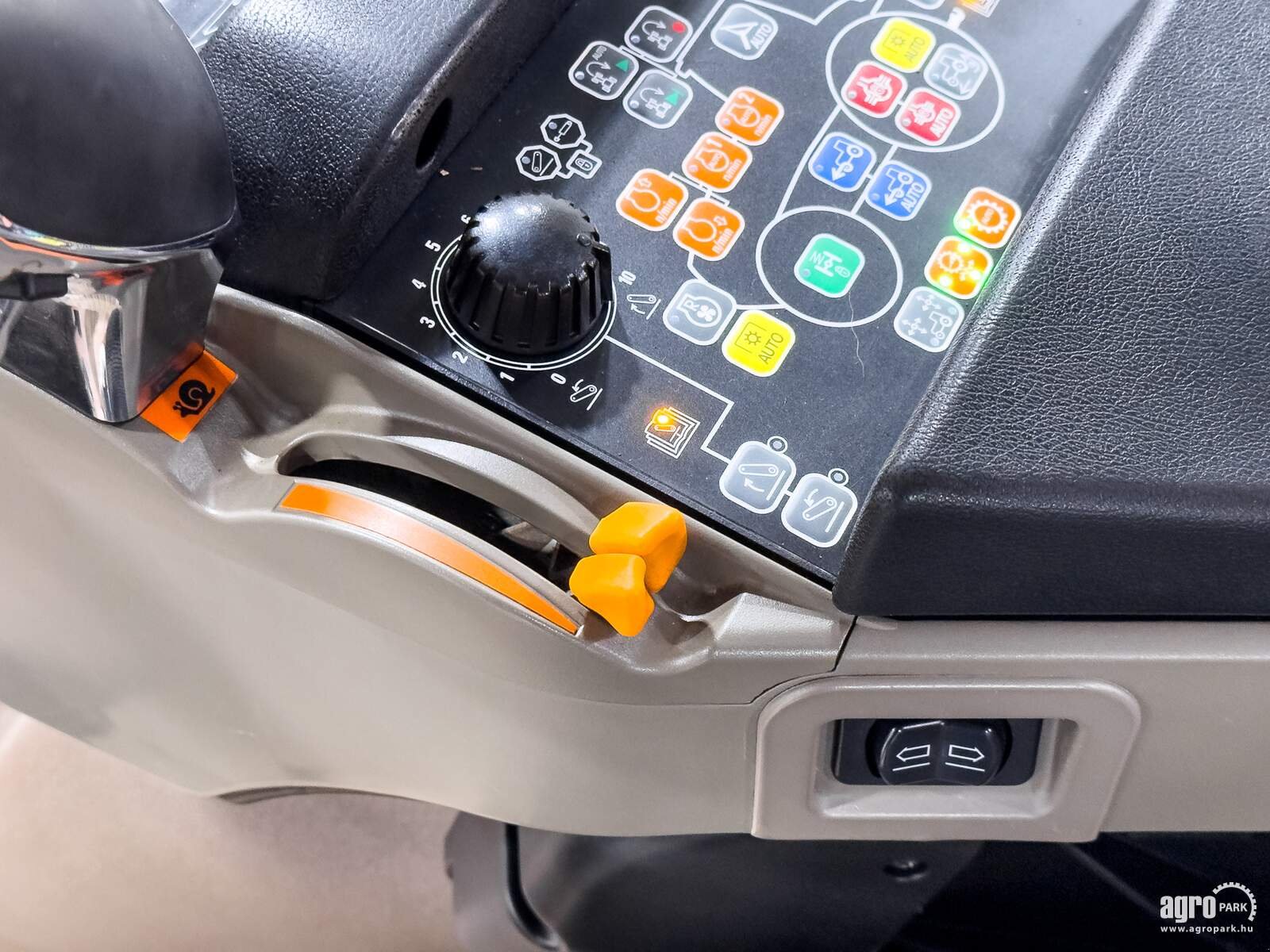 Traktor van het type Case IH Optum 300 CVX, Gebrauchtmaschine in Csengele (Foto 15)