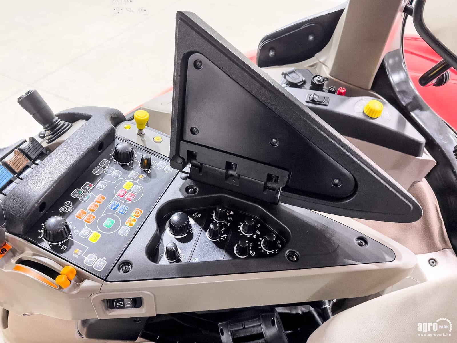 Traktor van het type Case IH Optum 300 CVX, Gebrauchtmaschine in Csengele (Foto 17)