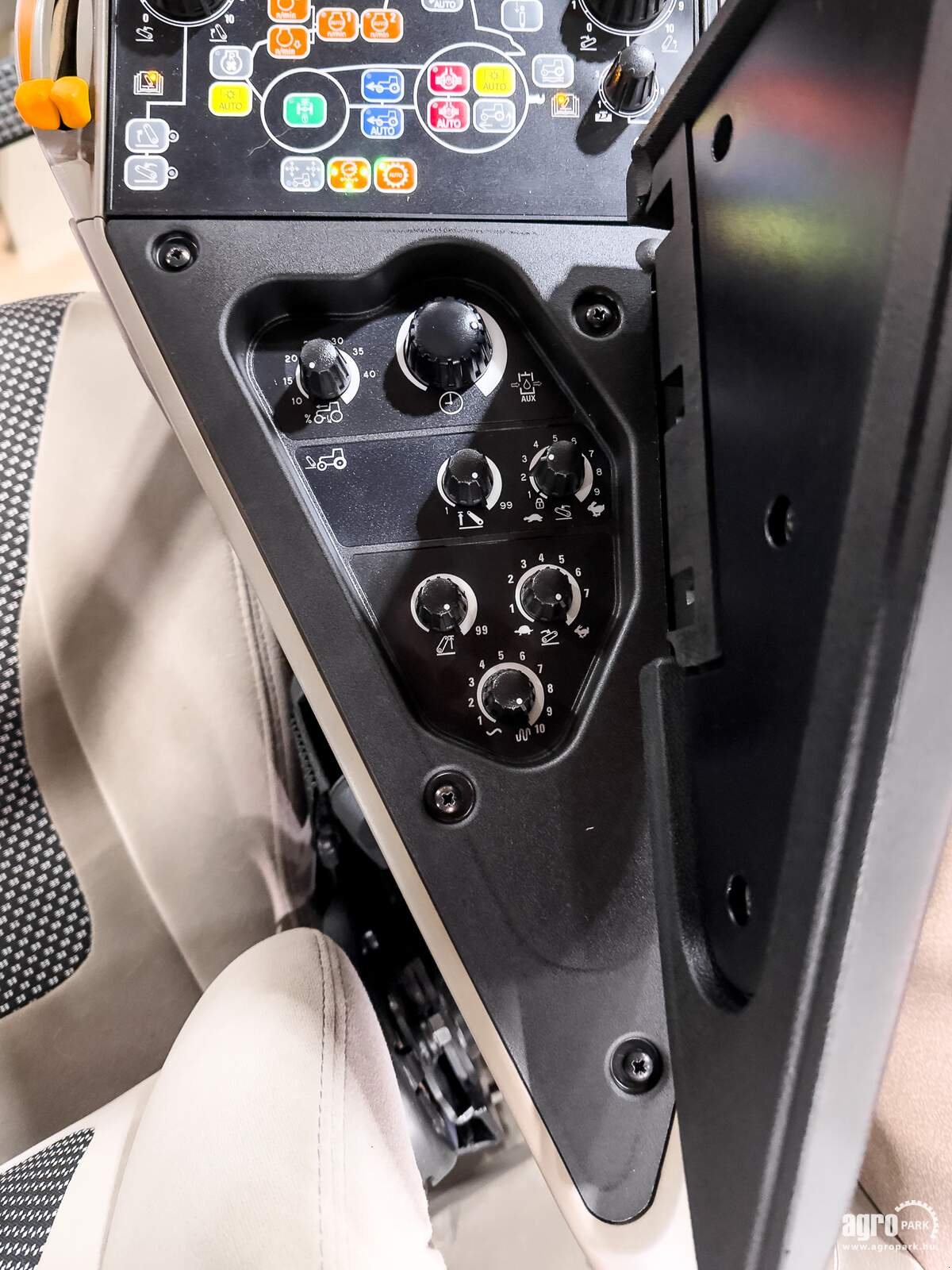 Traktor van het type Case IH Optum 300 CVX, Gebrauchtmaschine in Csengele (Foto 18)