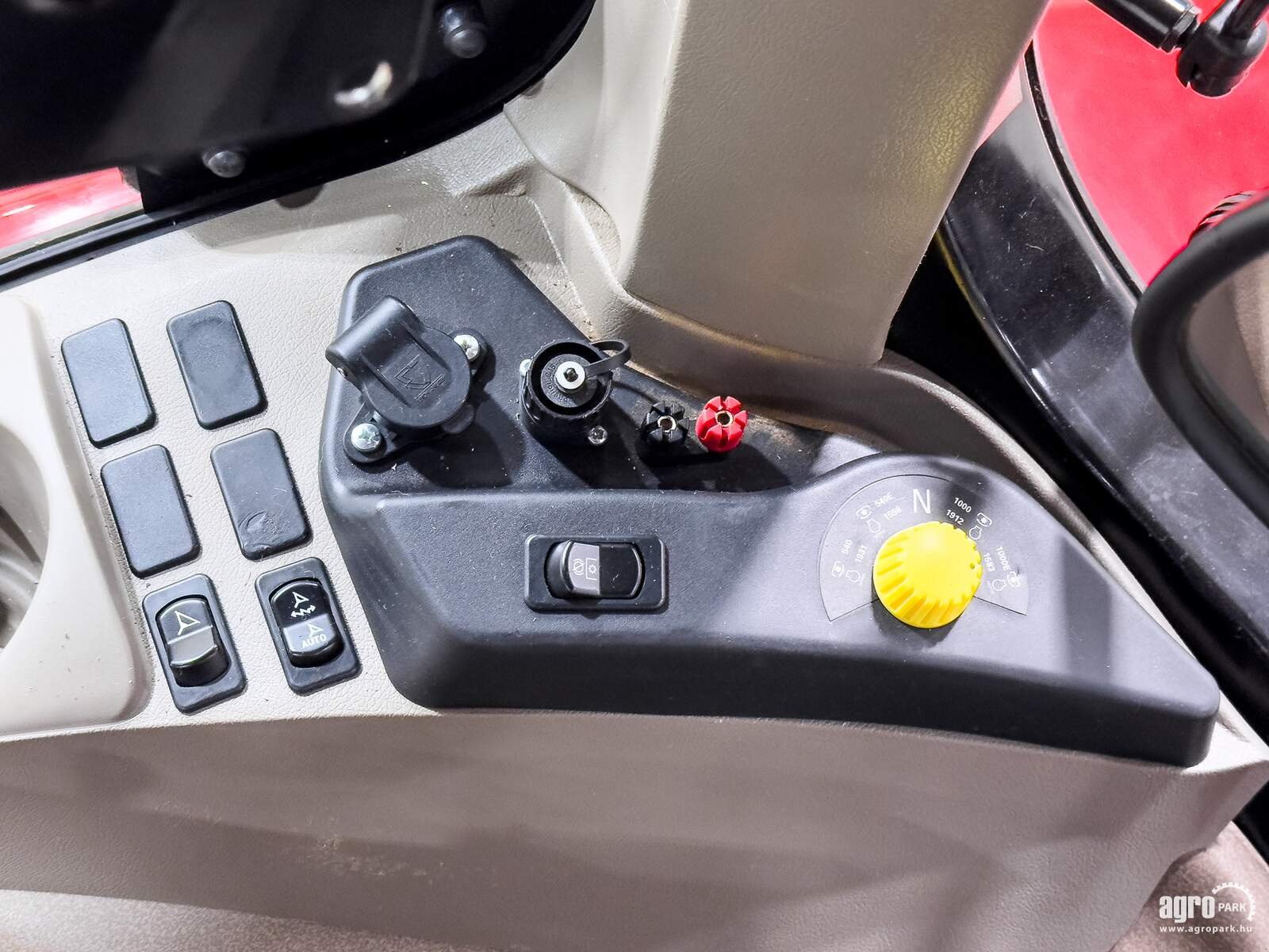 Traktor van het type Case IH Optum 300 CVX, Gebrauchtmaschine in Csengele (Foto 20)