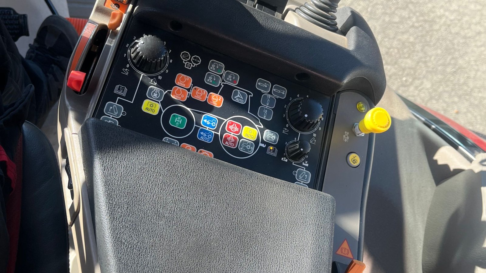 Traktor of the type Case IH OPTUM 300 CVXDRIVE Traktor., Gebrauchtmaschine in Spøttrup (Picture 12)