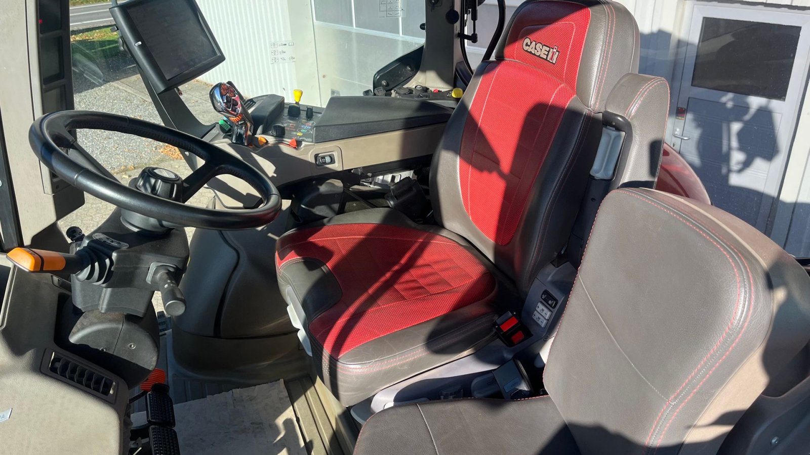 Traktor of the type Case IH OPTUM 300 CVXDRIVE Traktor., Gebrauchtmaschine in Spøttrup (Picture 11)