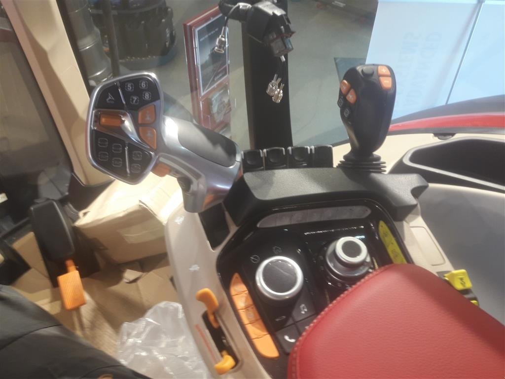 Traktor des Typs Case IH OPTUM 300 CVXDRIVE, Gebrauchtmaschine in Horsens (Bild 6)