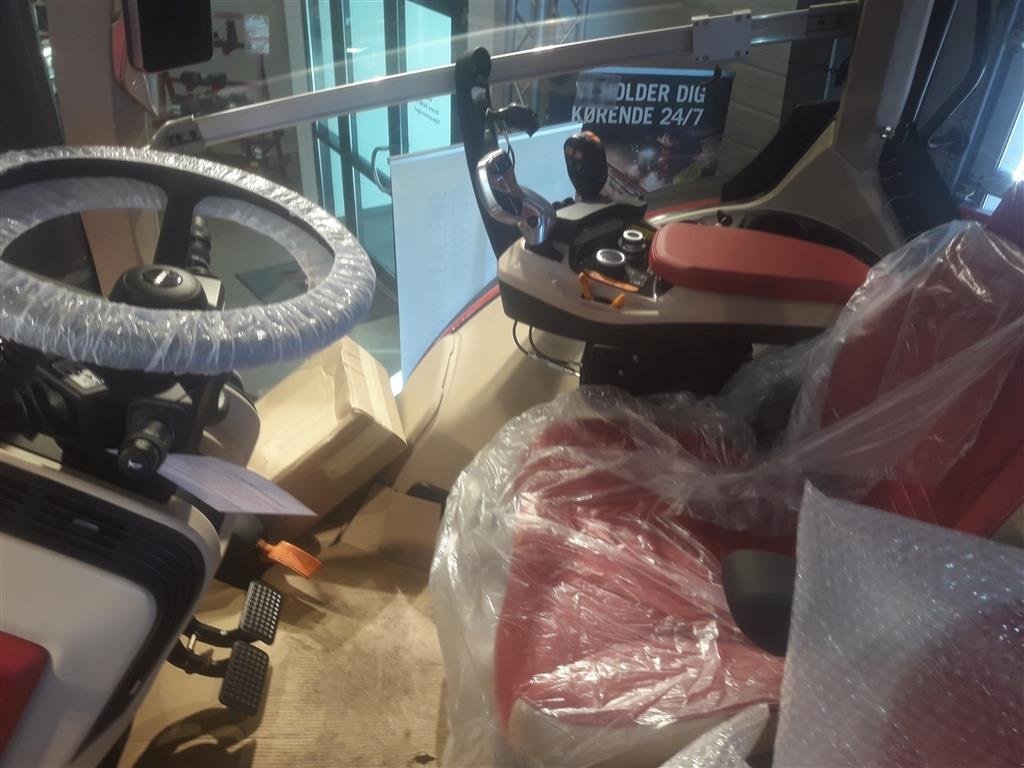 Traktor des Typs Case IH OPTUM 300 CVXDRIVE, Gebrauchtmaschine in Horsens (Bild 5)