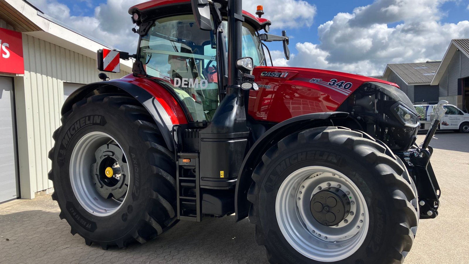 Traktor of the type Case IH OPTUM 340 CVX, Gebrauchtmaschine in Spøttrup (Picture 11)