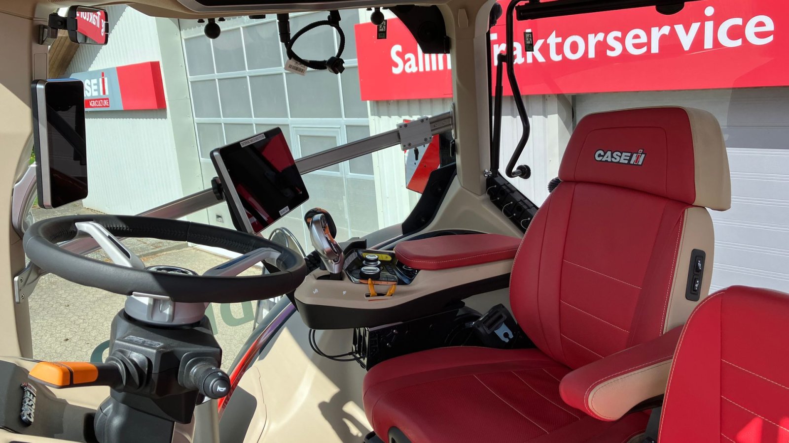 Traktor of the type Case IH OPTUM 340 CVX, Gebrauchtmaschine in Spøttrup (Picture 15)