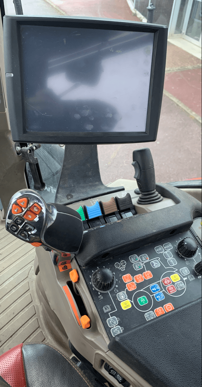 Traktor типа Case IH OPTUM CVX 270, Gebrauchtmaschine в CINTHEAUX (Фотография 10)