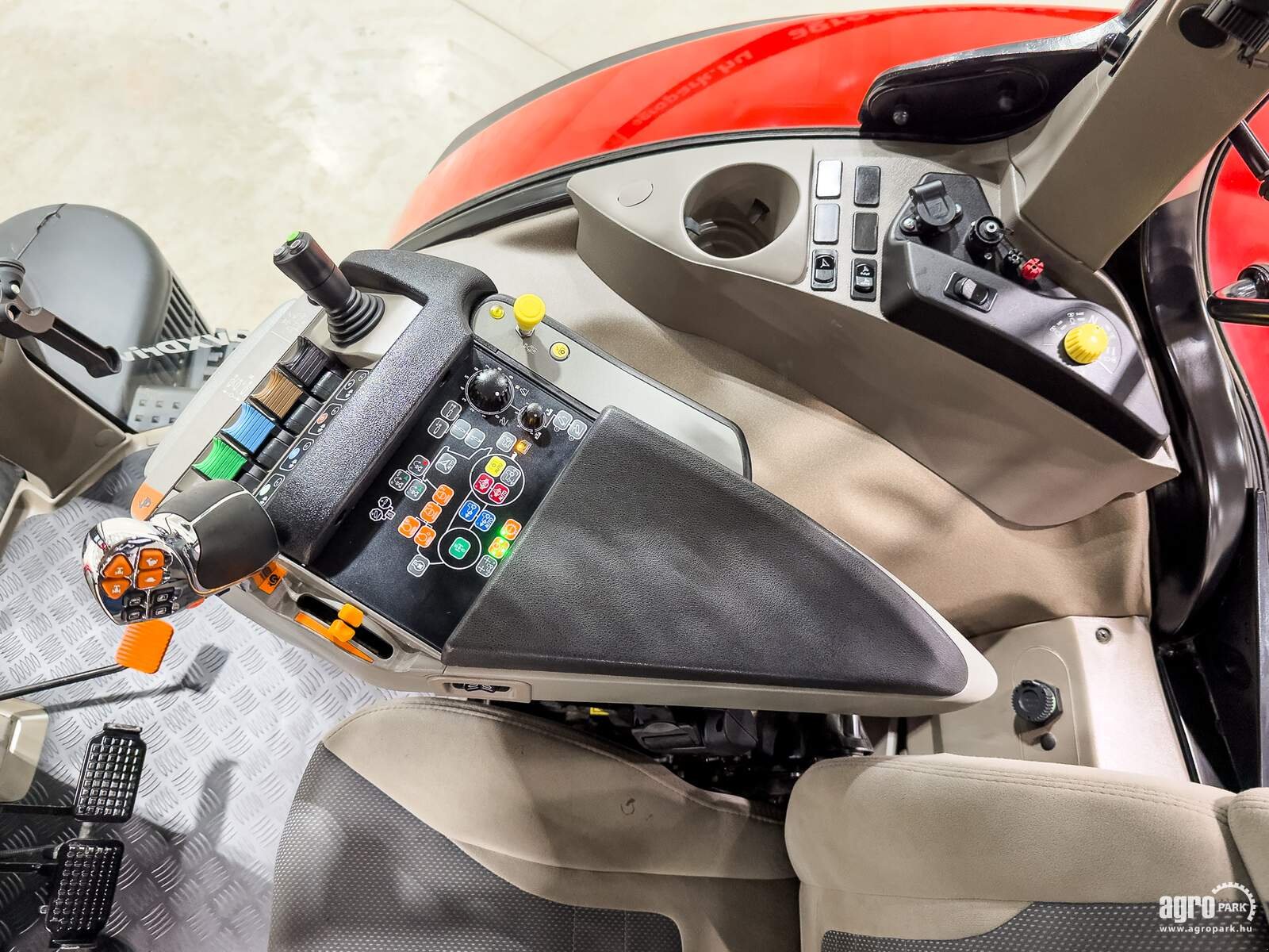 Traktor des Typs Case IH PUMA 240 CVX, Gebrauchtmaschine in Csengele (Bild 9)