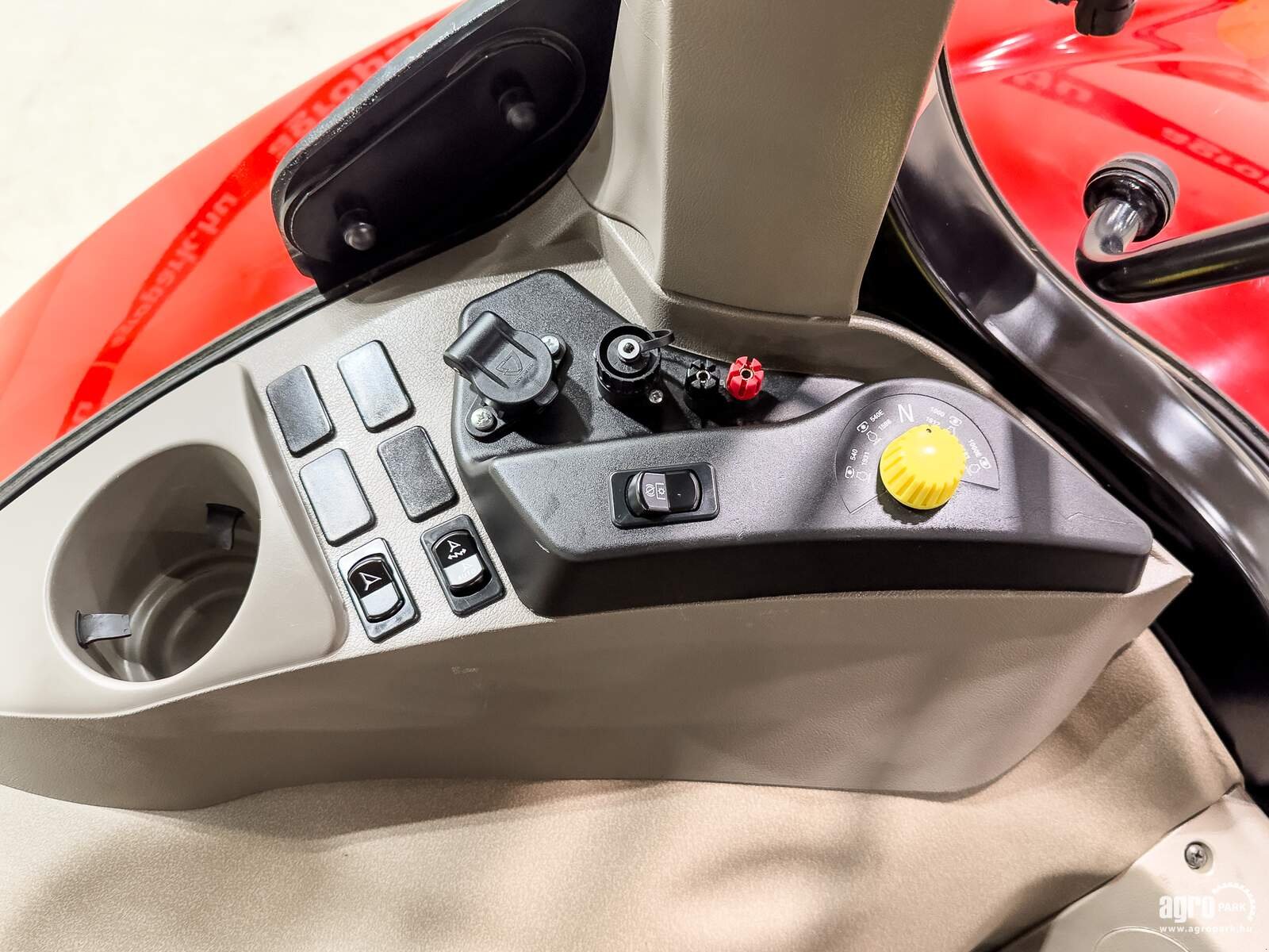 Traktor des Typs Case IH PUMA 240 CVX, Gebrauchtmaschine in Csengele (Bild 19)