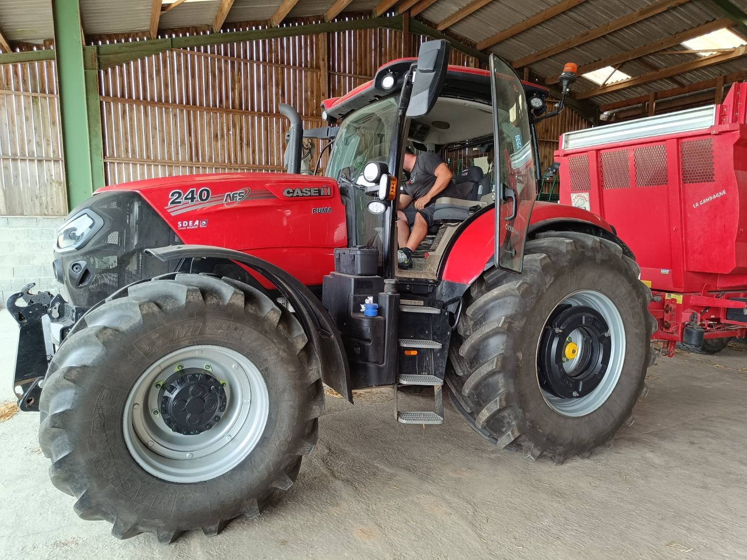 Traktor typu Case IH PUMA 240 CVX, Gebrauchtmaschine v Le Horps (Obrázek 4)