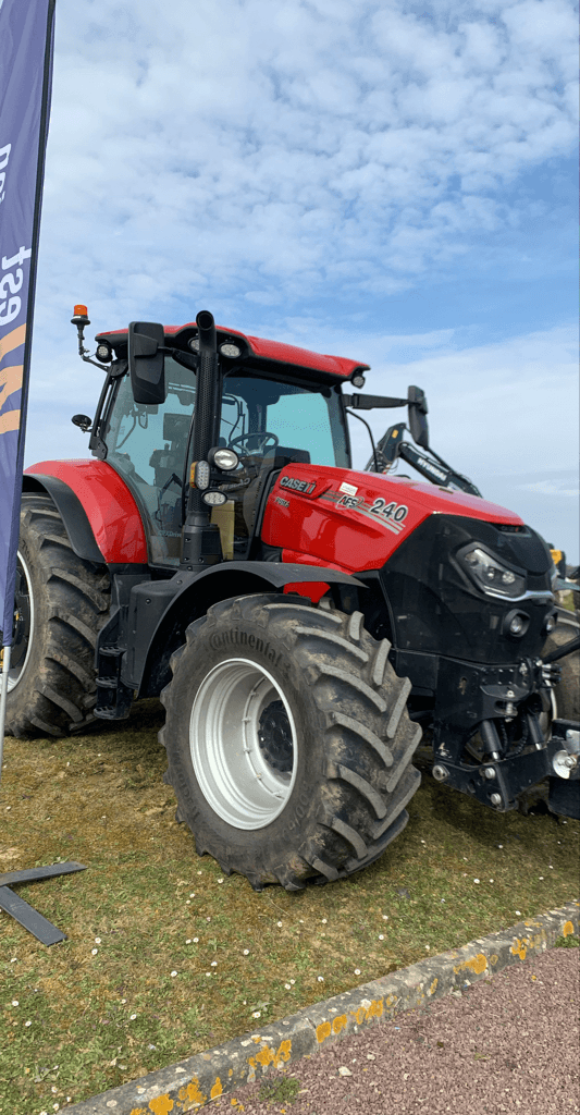 Traktor типа Case IH PUMA CVX 240, Gebrauchtmaschine в CINTHEAUX (Фотография 1)