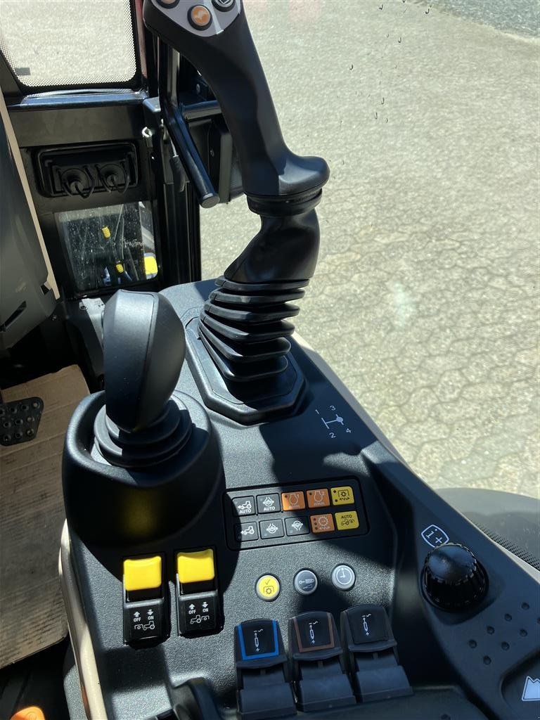 Traktor от тип Case IH Quantum 80N, Gebrauchtmaschine в Spøttrup (Снимка 15)