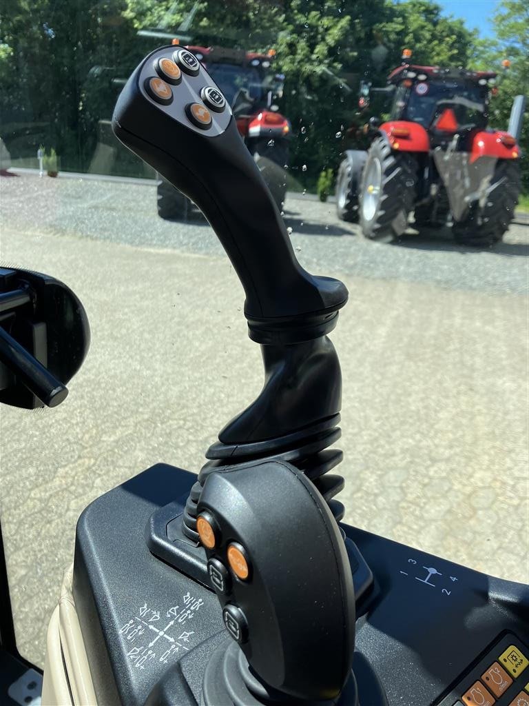 Traktor от тип Case IH Quantum 80N, Gebrauchtmaschine в Spøttrup (Снимка 16)