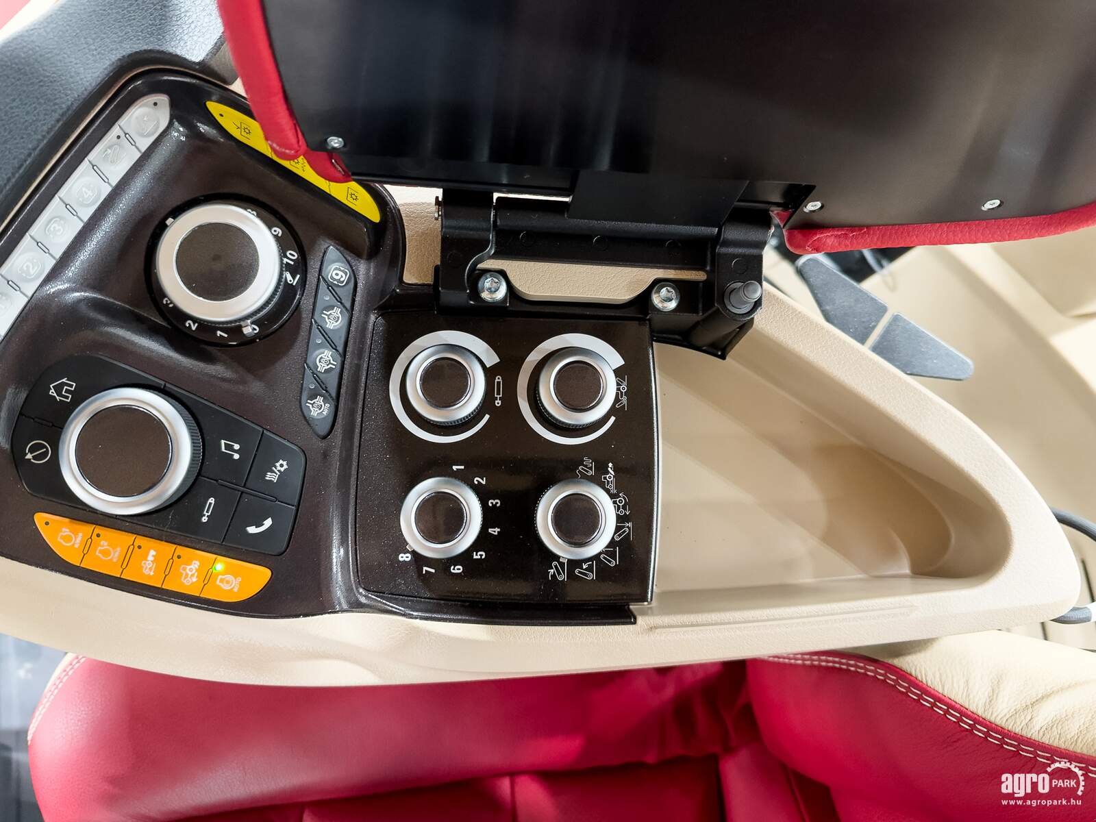 Traktor типа Case IH Steiger 500 16/2 Powershift 40 km/h, cab suspension, AFS Vector Pro Base with RTK activation, 900/60R42 tires, Gebrauchtmaschine в Csengele (Фотография 16)
