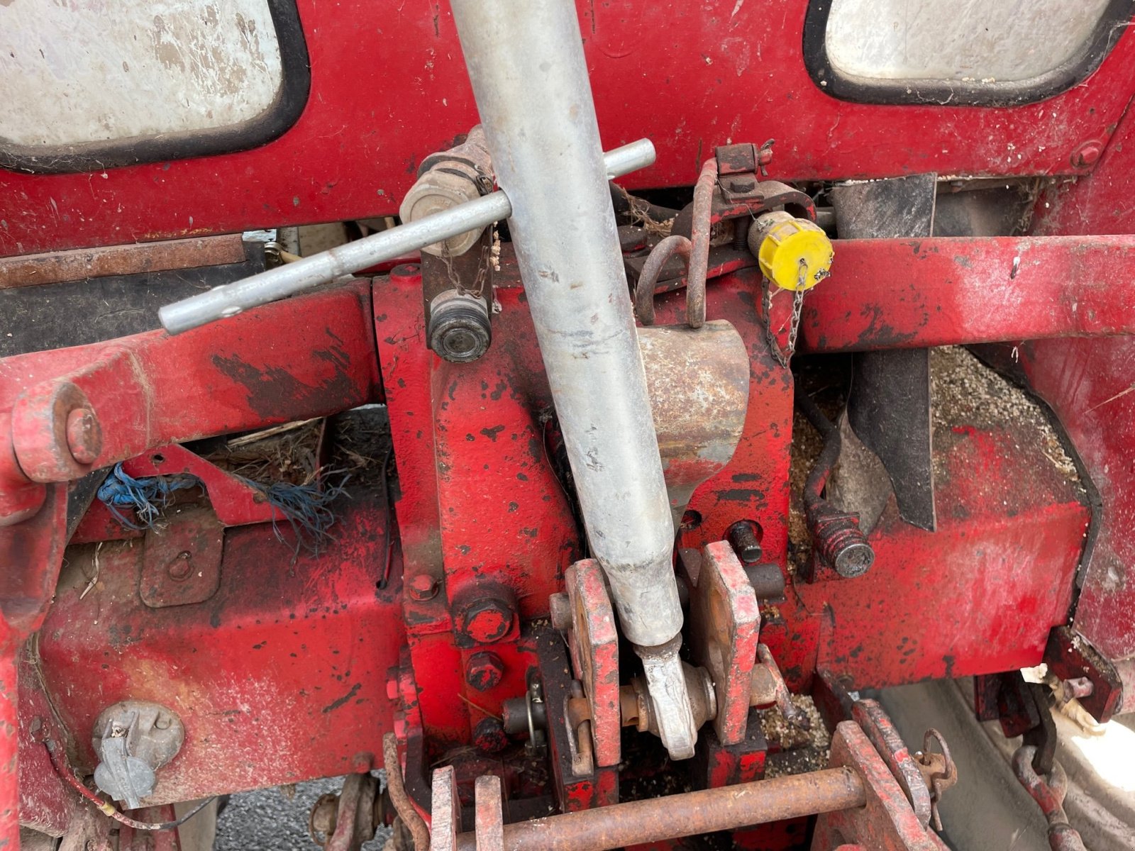 Traktor des Typs Case IH Tracteur agricole 654 Case IH, Gebrauchtmaschine in LA SOUTERRAINE (Bild 3)