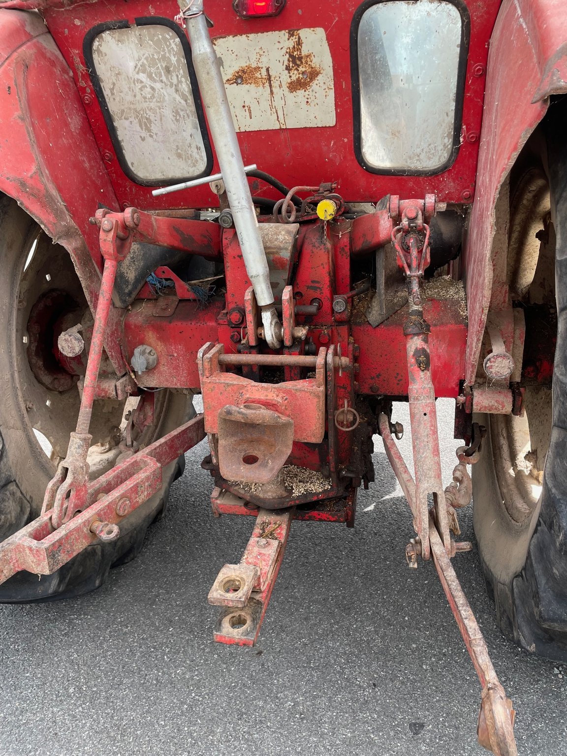Traktor des Typs Case IH Tracteur agricole 654 Case IH, Gebrauchtmaschine in LA SOUTERRAINE (Bild 5)