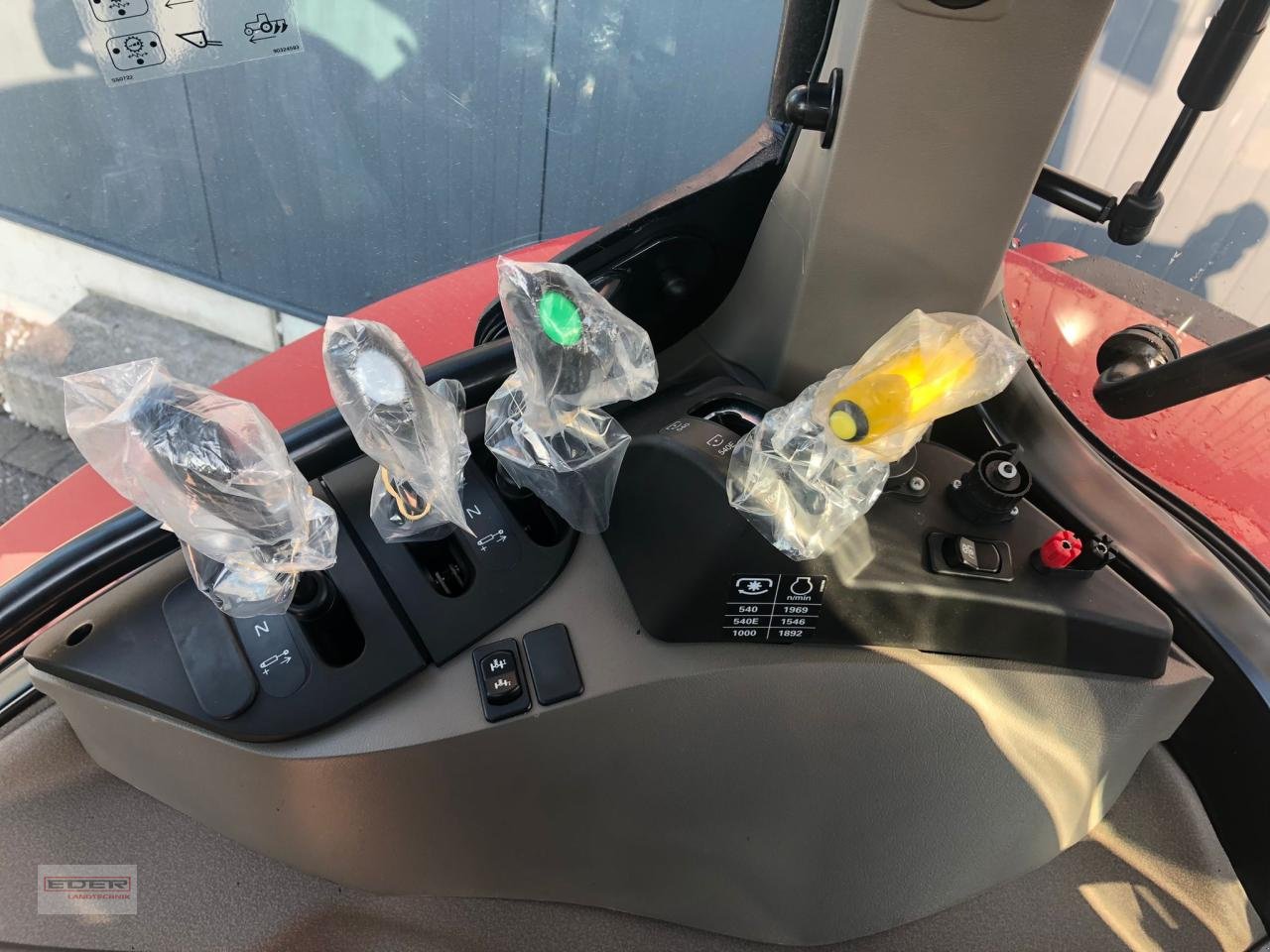 Traktor of the type Case IH Vestrum 110 CVX, Neumaschine in Tuntenhausen (Picture 10)