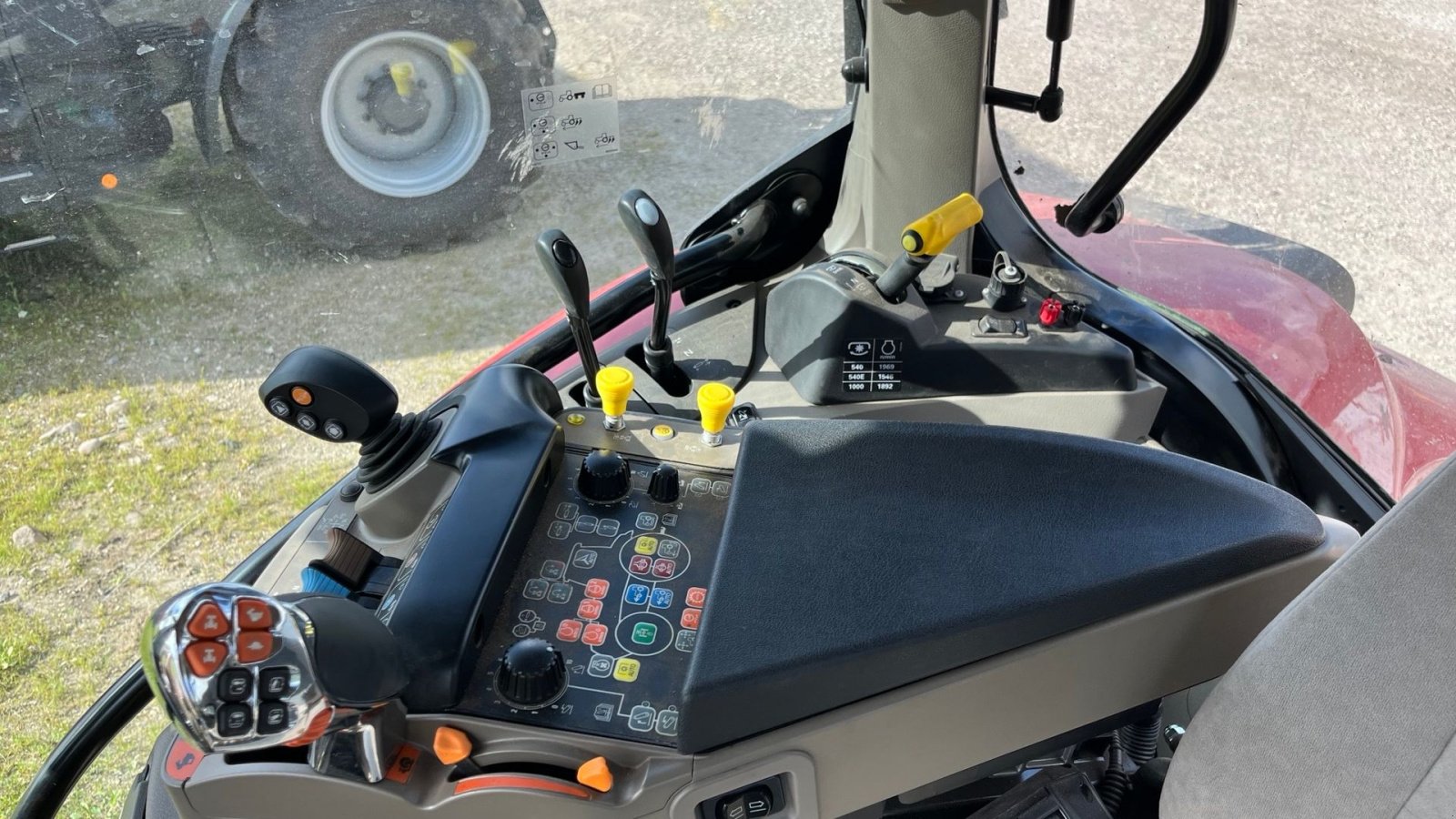 Traktor типа Case IH Vestrum 130CVX, Gebrauchtmaschine в Sakskøbing (Фотография 10)