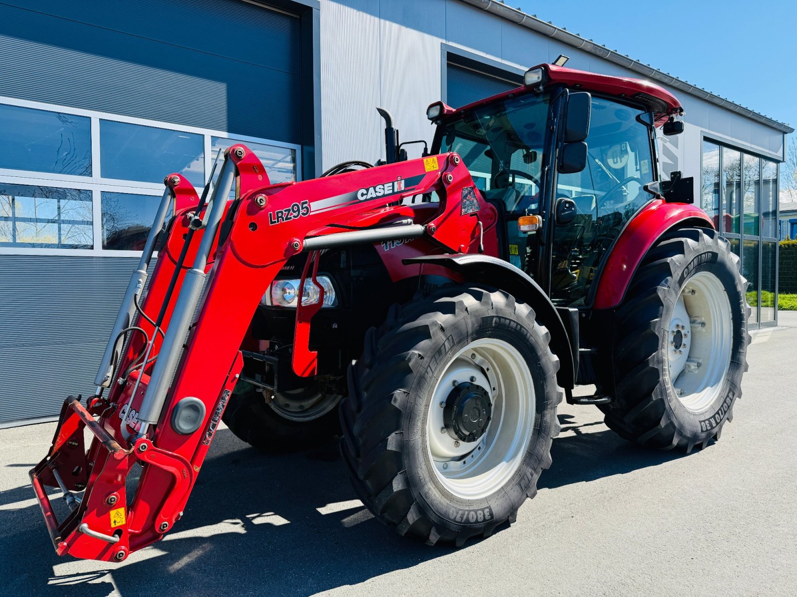 Traktor del tipo Case FARMALL 115 A - LUFT - KLIMA - FRONTLADER, Gebrauchtmaschine In Falkenstein (Immagine 1)