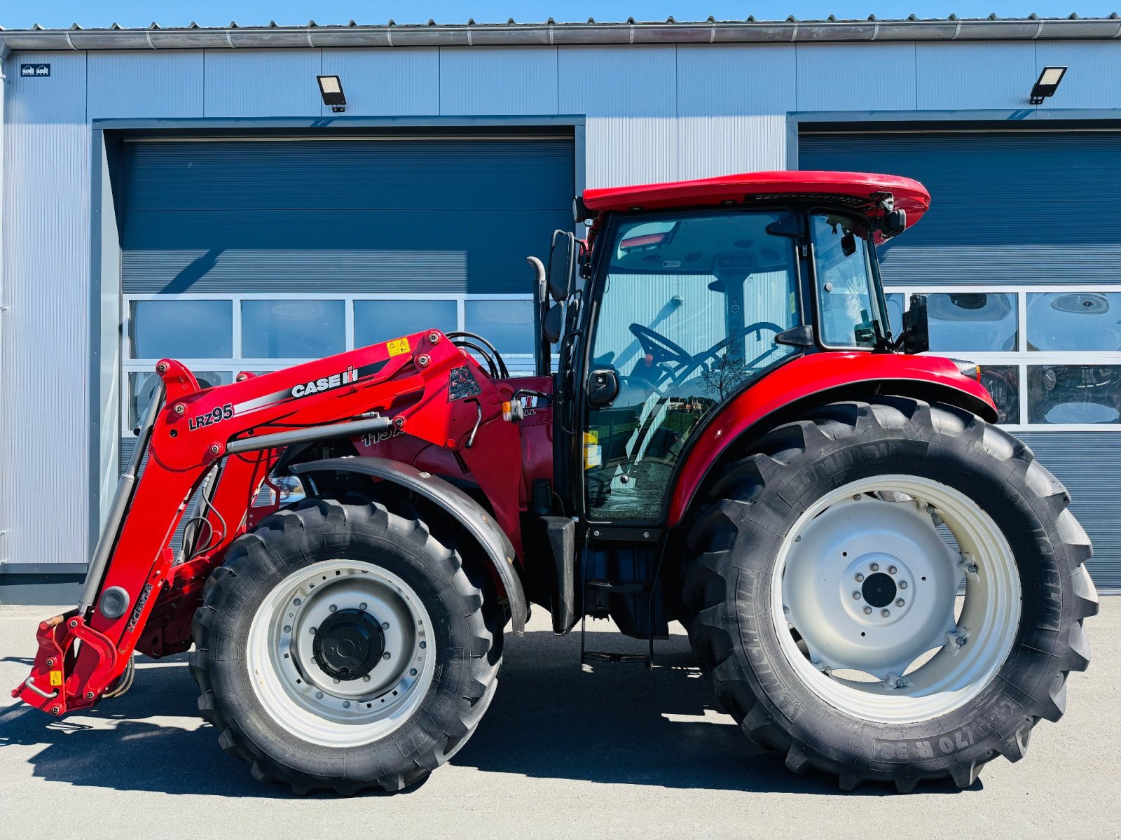Traktor del tipo Case FARMALL 115 A - LUFT - KLIMA - FRONTLADER, Gebrauchtmaschine In Falkenstein (Immagine 3)