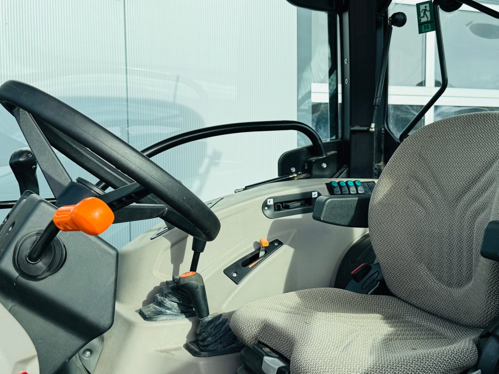 Traktor des Typs Case FARMALL 55A - FRONTLADER KONSOLEN, Gebrauchtmaschine in Falkenstein (Bild 7)