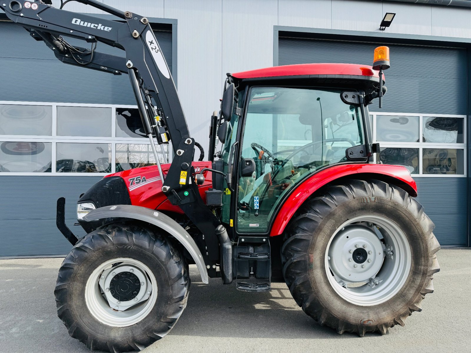 Traktor от тип Case Farmall 75 A - KLIMA - FRONTLADER, Gebrauchtmaschine в Falkenstein (Снимка 2)