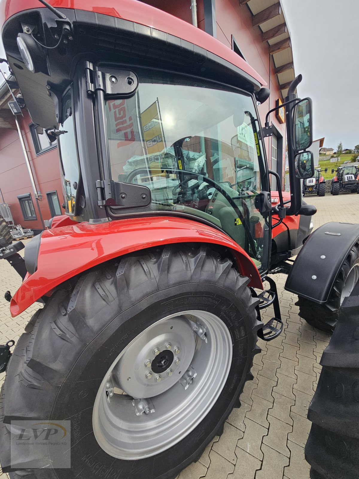 Traktor des Typs Case Farmall 75 A, Neumaschine in Hohenau (Bild 3)