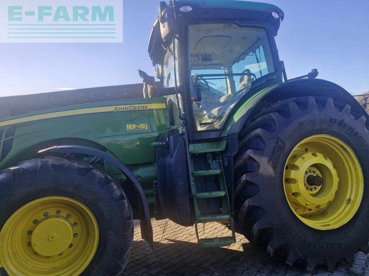 Traktor типа CLAAS 8320 R, Gebrauchtmaschine в Hamburg (Фотография 1)