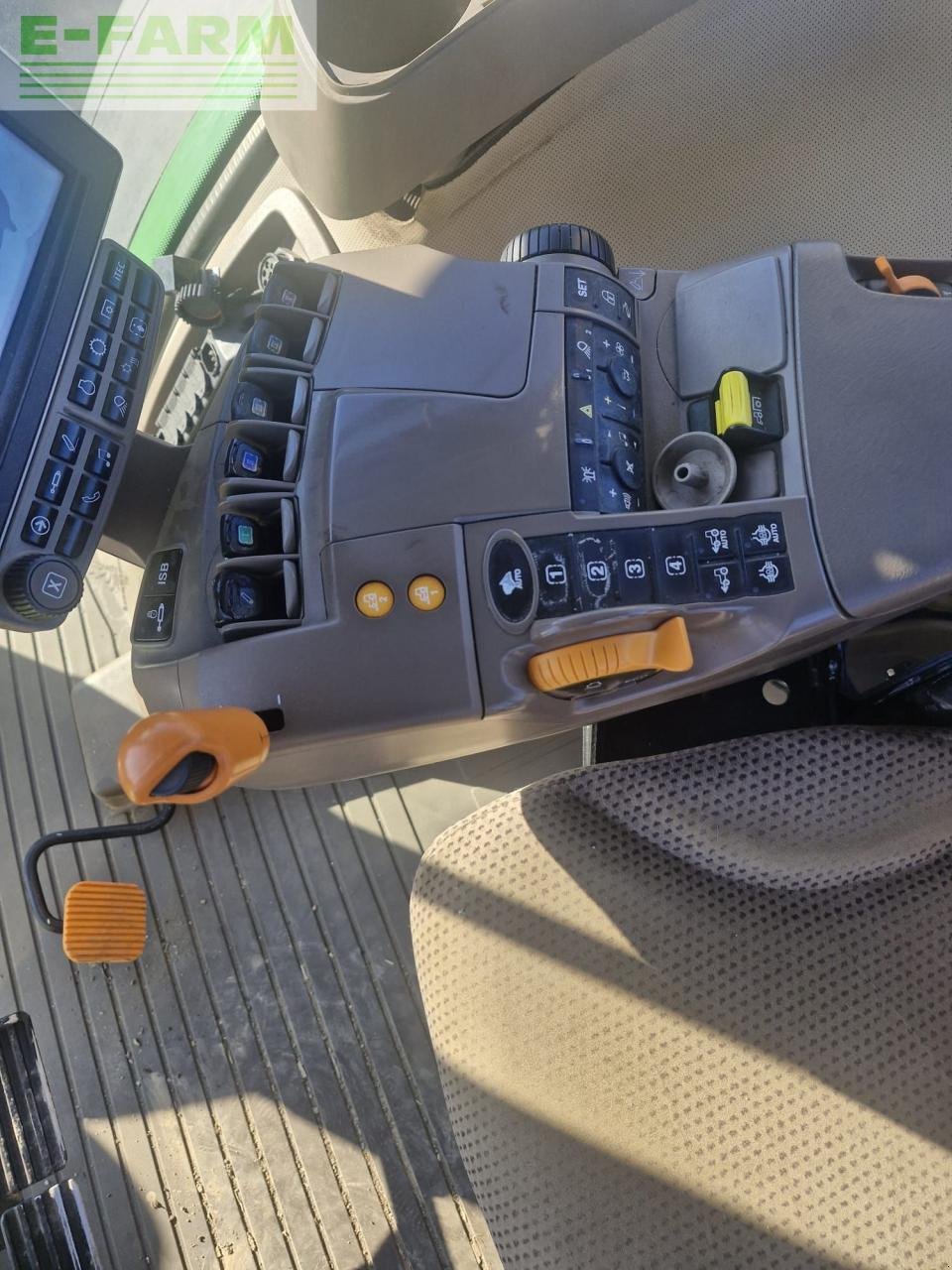 Traktor типа CLAAS 8320 R, Gebrauchtmaschine в Hamburg (Фотография 4)