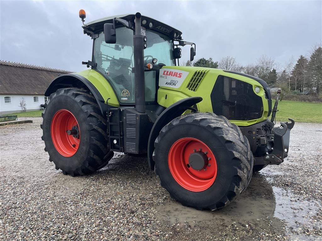 Traktor des Typs CLAAS 850 CEBIS Hexashift, få timer, pæn og iorden, Gebrauchtmaschine in Nykøbing Falster (Bild 2)