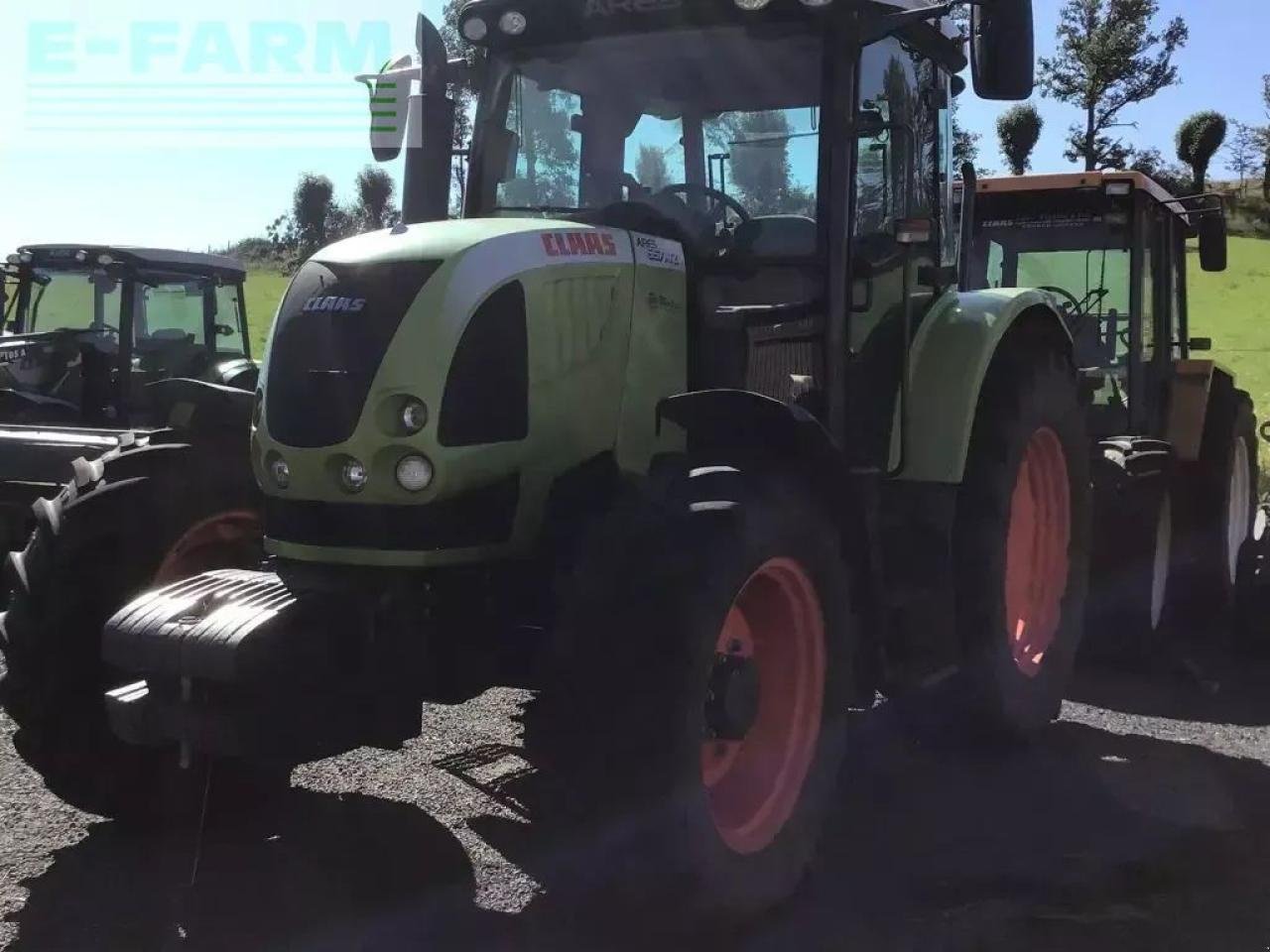 Traktor des Typs CLAAS ares 557 atz ATZ, Gebrauchtmaschine in SAINTE-GENEVIÈVE-SUR-ARGENCE (Bild 2)