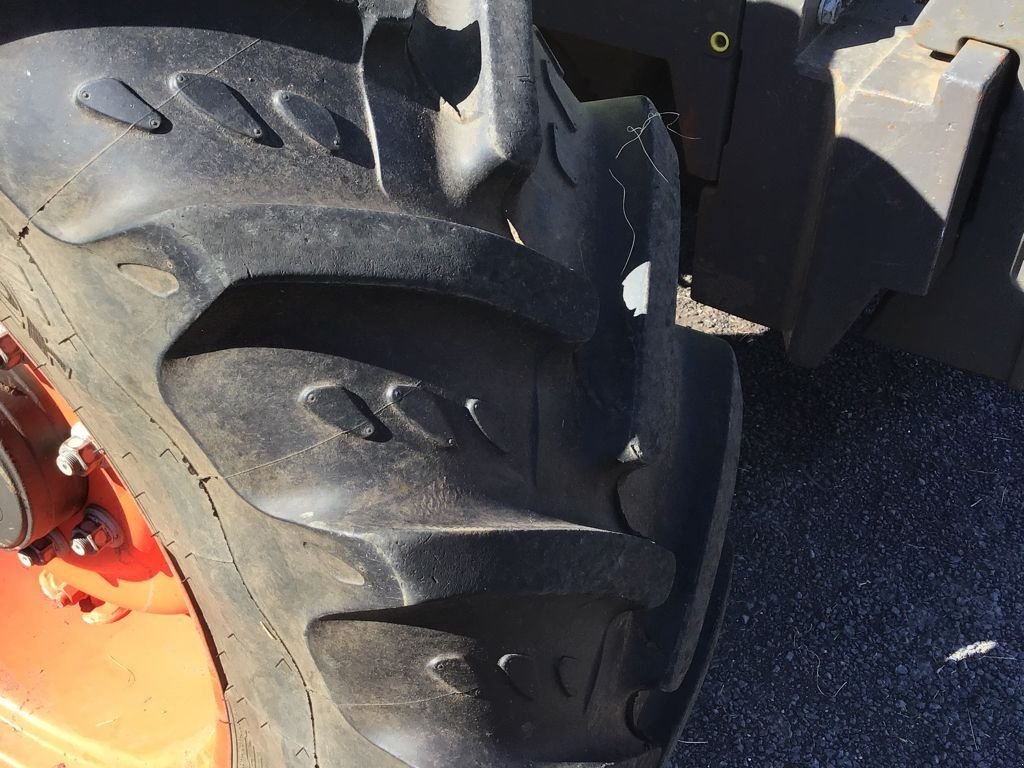 Traktor типа CLAAS ARES 557 ATZ, Gebrauchtmaschine в SAINTE GENEVIEVE SUR AGENCE (Фотография 5)