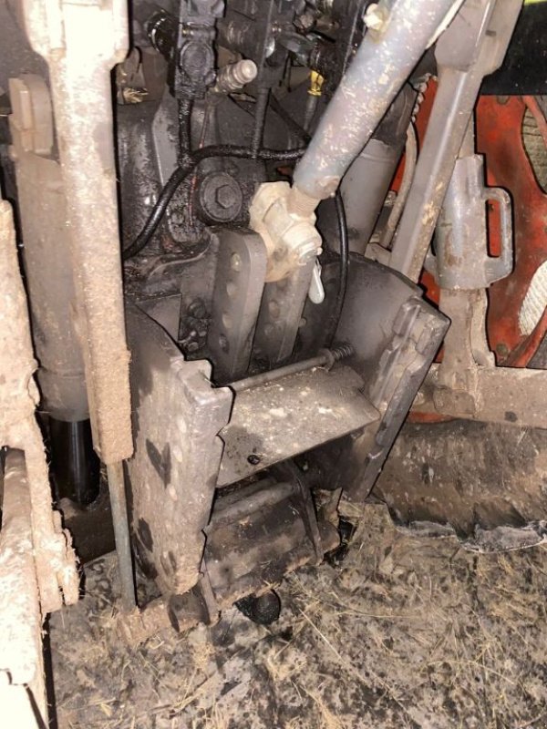 Traktor del tipo CLAAS ARES 557 ATZ, Gebrauchtmaschine In SAINTE GENEVIEVE SUR AGENCE (Immagine 4)