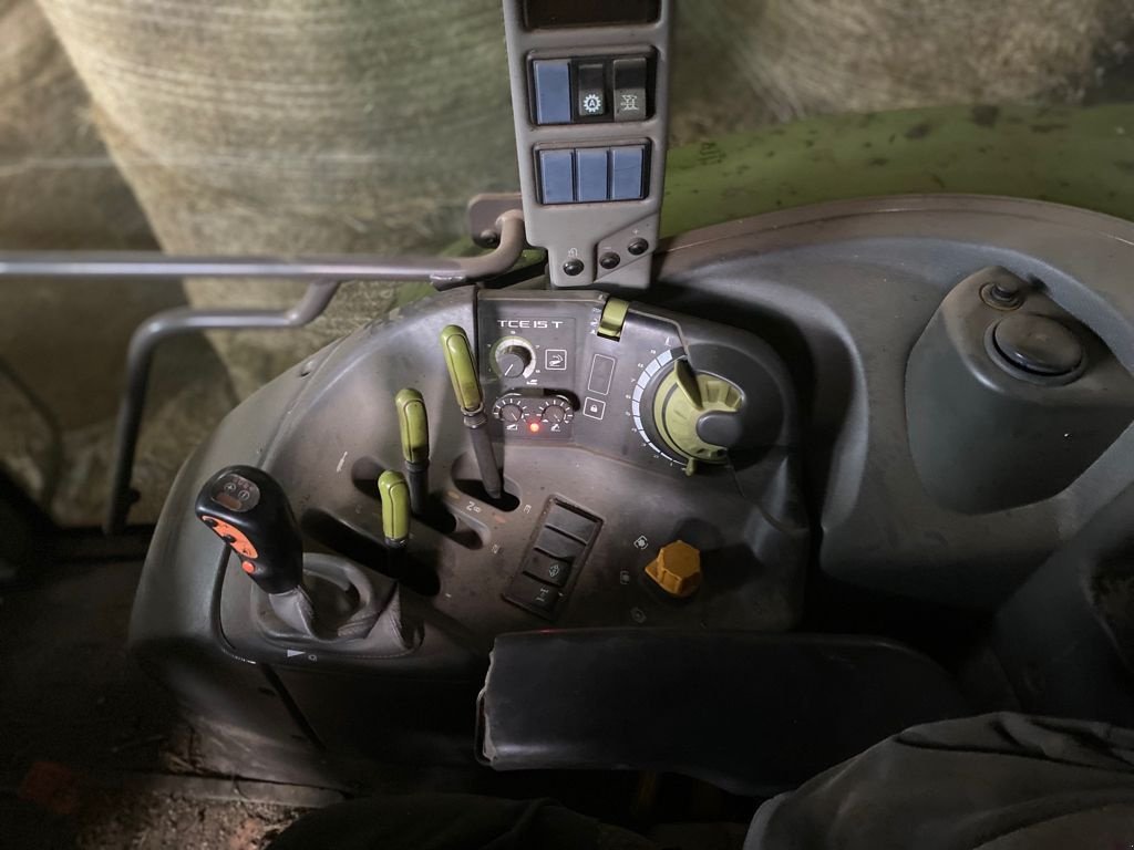 Traktor del tipo CLAAS ARES 557 ATZ, Gebrauchtmaschine In SAINTE GENEVIEVE SUR AGENCE (Immagine 5)