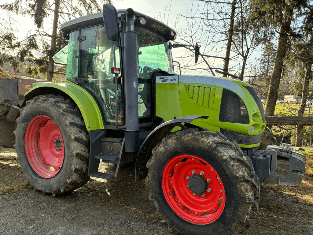 Traktor du type CLAAS ARES 557 ATZ, Gebrauchtmaschine en Feurs (Photo 2)