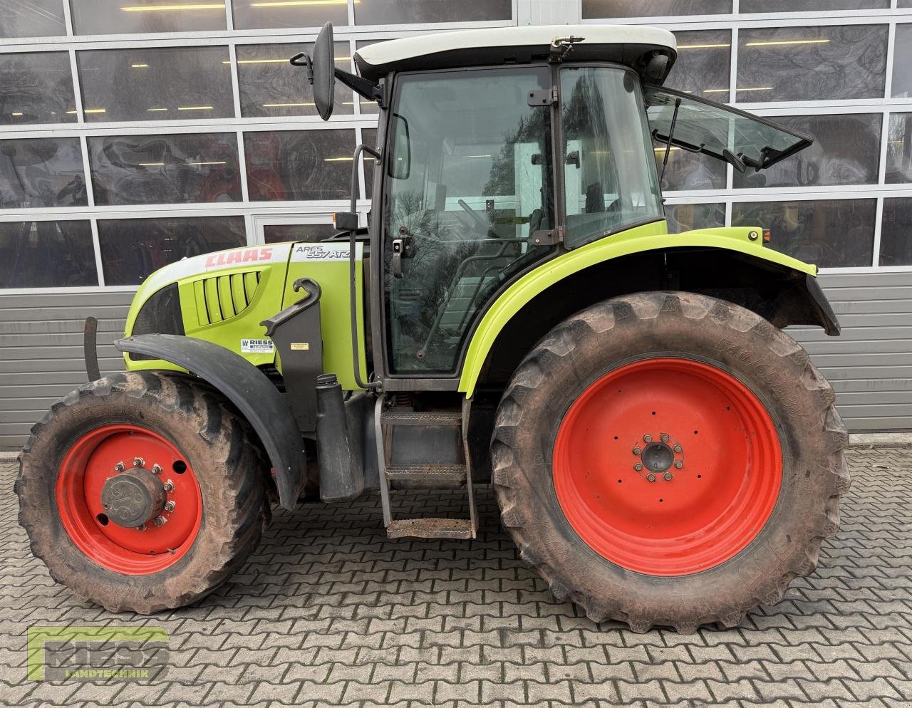 Traktor типа CLAAS ARES 557 ATZ, Gebrauchtmaschine в Homberg/Ohm - Maulbach (Фотография 18)